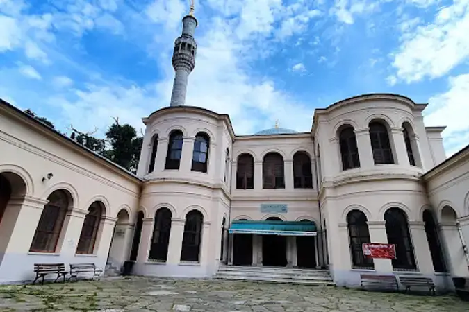 İstanbul Beşiktaş Küçük Mecidiye Cami kapak görseli