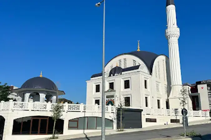 İstanbul Beylikdüzü Hacı Halis Gebeş Cami kapak görseli