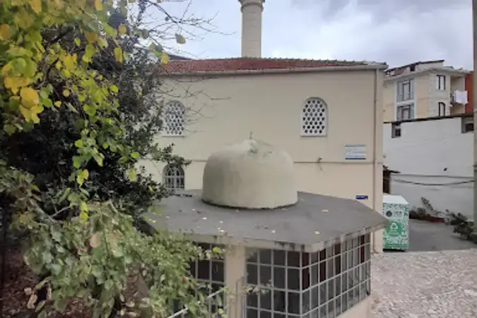 İstanbul Beyoğlu Mumcuzade Cami kapak görseli
