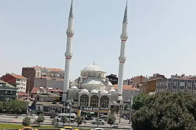 İstanbul Beyoğlu Muradiye Cami kapak görseli