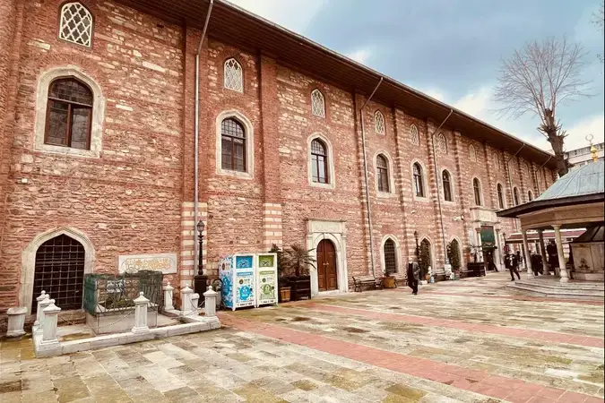 İstanbul Beyoğlu Arap Cami kapak görseli