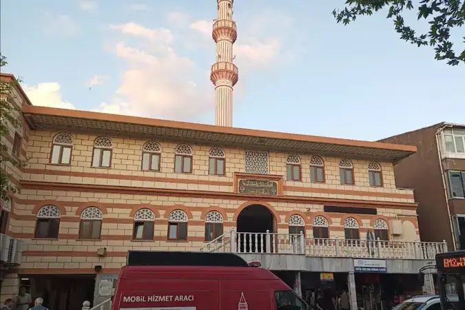 İstanbul Beyoğlu Fatih Sultan Konak Cami kapak görseli