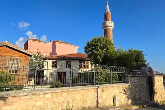 İstanbul Beyoğlu Hacı Hüsrev Cami kapak görseli