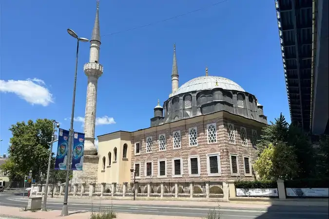 İstanbul Beyoğlu Kumbarhane Cami kapak görseli