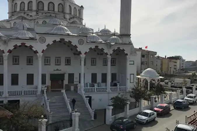 İstanbul Büyükçekmece Kumburgaz Merkez Cami kapak görseli