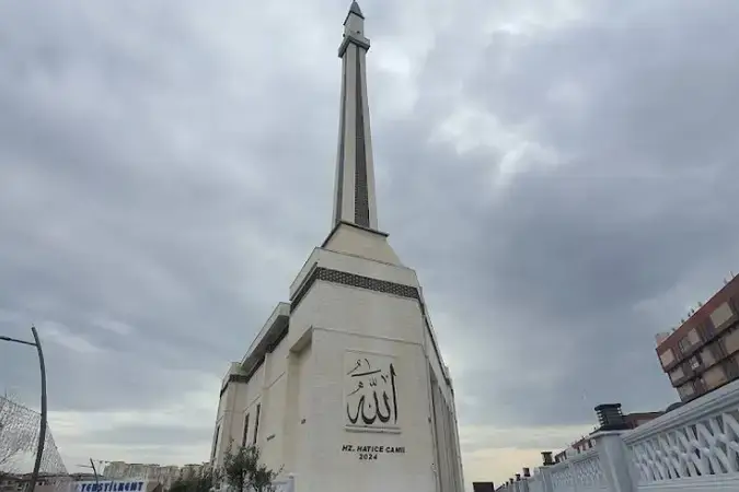 İstanbul Esenler Hz. Hatice Cami kapak görseli