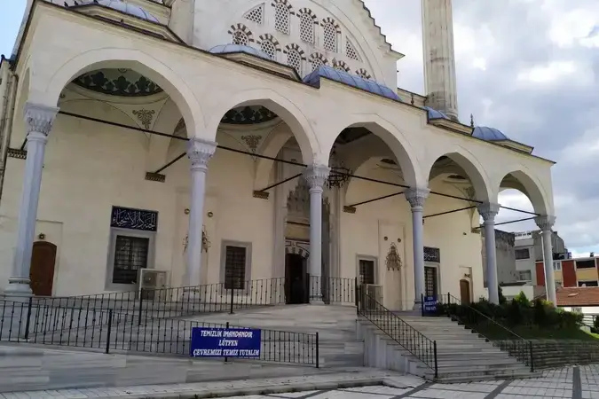 İstanbul Esenler Hacı Emsal Avcı Taş Cami kapak görseli
