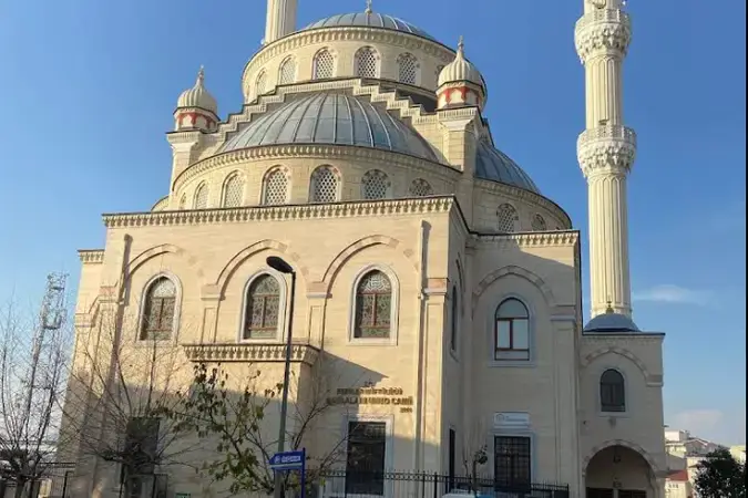 İstanbul Esenler Havalanı Uhud Cami kapak görseli