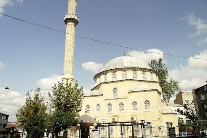 İstanbul Esenler Üçbaşaran İsmet Hatun Cami kapak görseli