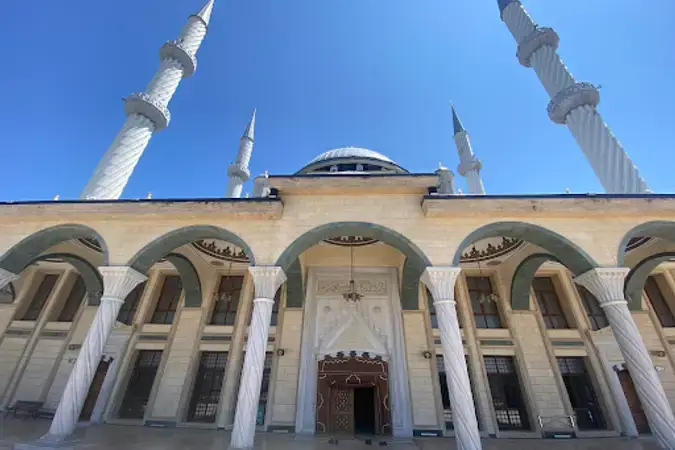 İstanbul Esenyurt Büyük Osmanlı Cami kapak görseli