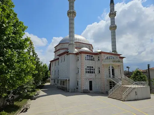 İstanbul Esenyurt Hz. Ebubekir Cami kapak görseli