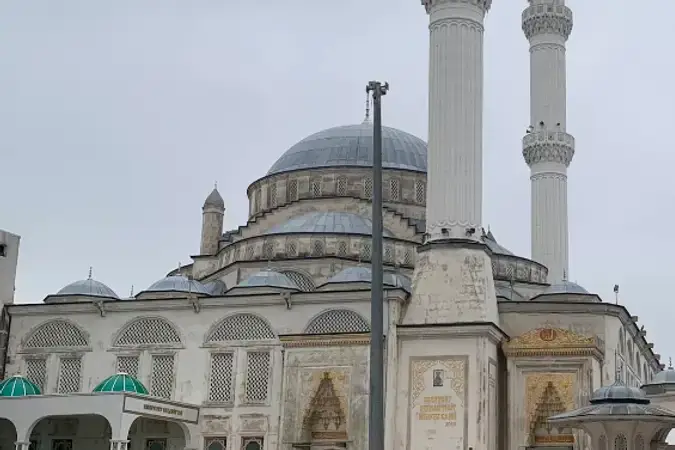 İstanbul Esenyurt Serhan Tirit Cami kapak görseli