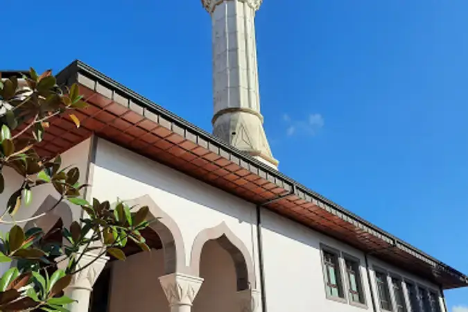 İstanbul Eyüpsultan Prof. Dr. Mahmut Esat Coşan Cami kapak görseli