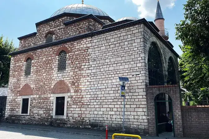İstanbul Fatih Üç Mihrablı Cami kapak görseli