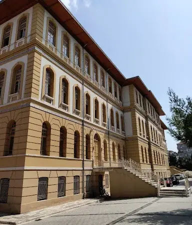 İstanbul Fatih Uluslararasi Fatih Sultan Mehmet Anadolu İmam Hatip Lisesi Tatbikat Cami kapak görseli
