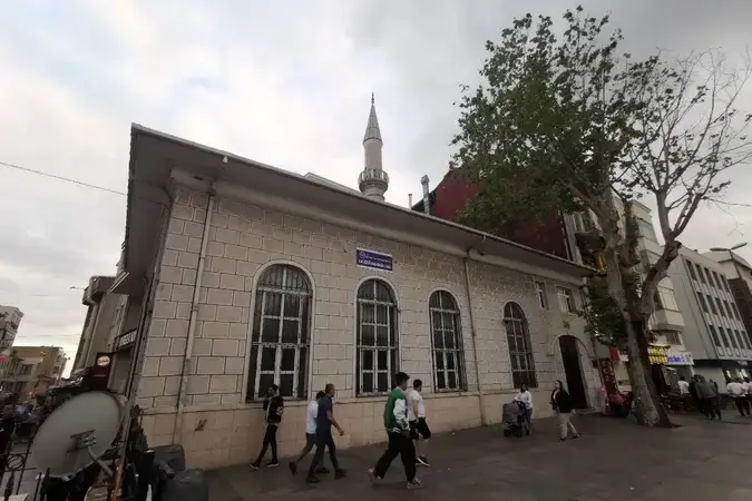 İstanbul Fatih Kaliçeci Hasan Ağa Cami kapak görseli