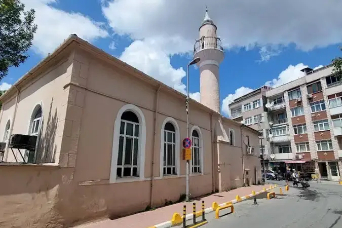 İstanbul Fatih Kürkçübaşı Hacı Hüseyin Ağa Cami kapak görseli