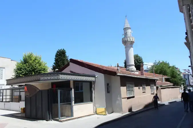 İstanbul Fatih Mimar Acem Örümceksiz Cami kapak görseli