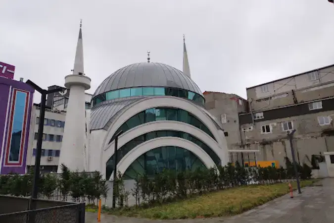 İstanbul Gaziosmanpaşa Çifte Minare Cami kapak görseli