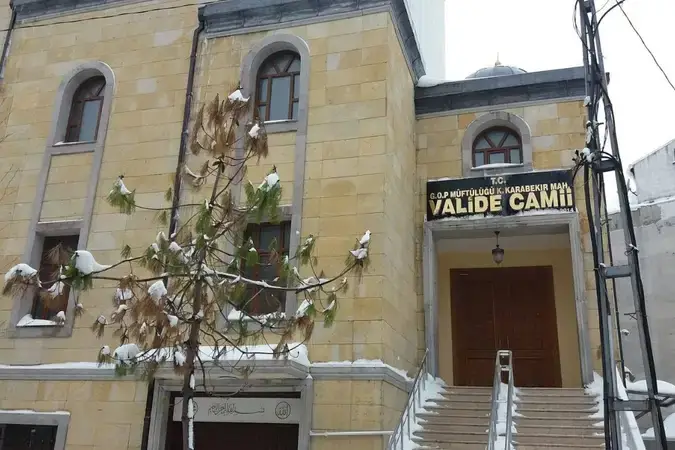 İstanbul Gaziosmanpaşa Valide Cami kapak görseli