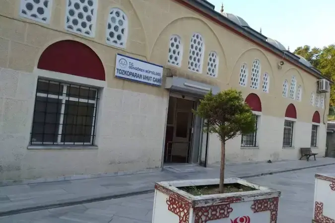 İstanbul Güngören Tozkoparan Uhut Cami kapak görseli