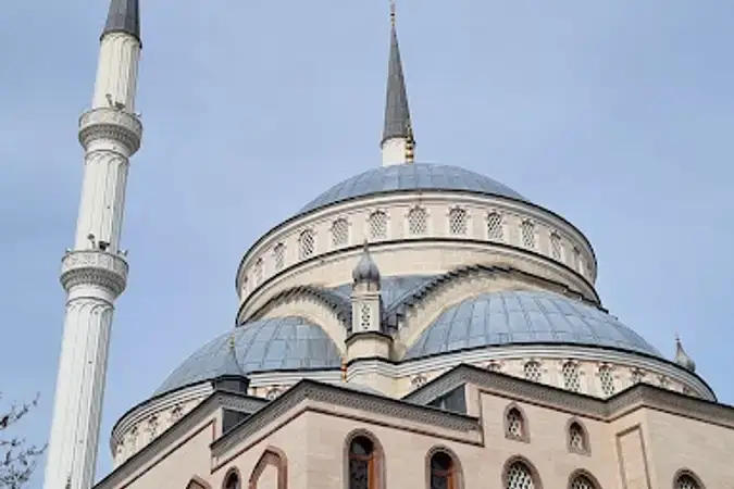 İstanbul Güngören Haznedar Merkez Cami kapak görseli