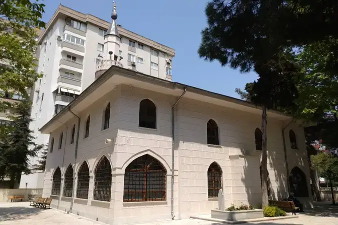 İstanbul Kadıköy Tüccarbaşı Böcekli Cami kapak görseli