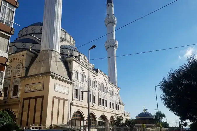 İstanbul Küçükçekmece Cennet Mahallesi Cami kapak görseli