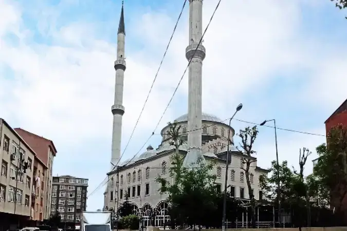 İstanbul Küçükçekmece Bağlar Beyazıt Cami kapak görseli