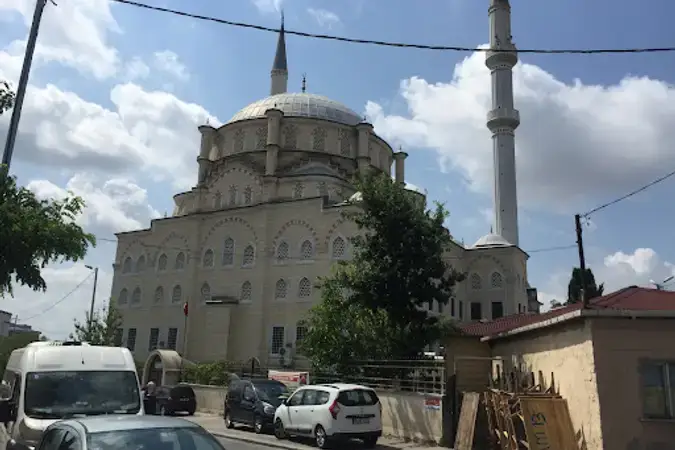 İstanbul Küçükçekmece Bezirganbahçe Medine Cami kapak görseli