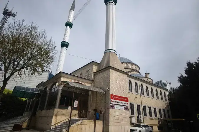 İstanbul Küçükçekmece Hacı Mustafa Güllü Cami kapak görseli