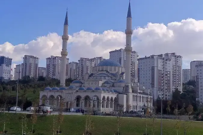 İstanbul Küçükçekmece Hz. Osman Cami kapak görseli