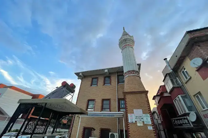 İstanbul Küçükçekmece Sefaköy Bayraktar Cami kapak görseli