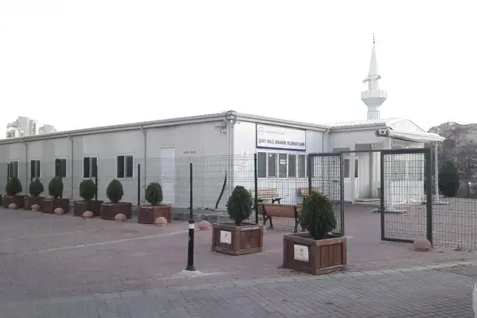 İstanbul Küçükçekmece Şehit Halil İbrahim Yıldırım Cami kapak görseli