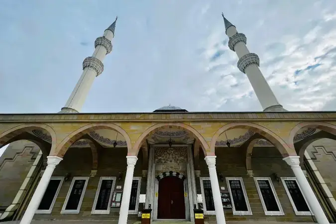 İstanbul Küçükçekmece Toplukonut Hacı Ömer Çetinsaya Cami kapak görseli