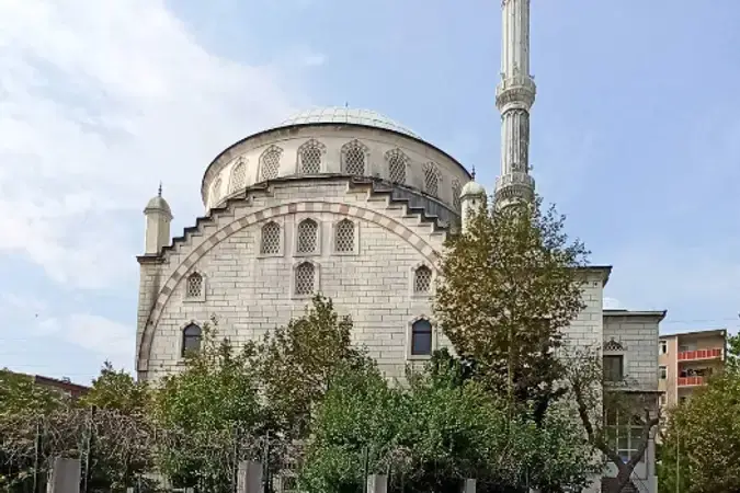İstanbul Küçükçekmece Tevfikbey Çınar Cami kapak görseli