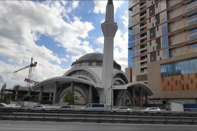 İstanbul Maltepe Ayşe Ilıcak Cami kapak görseli