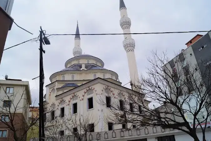 İstanbul Maltepe Zümrüt Cami kapak görseli