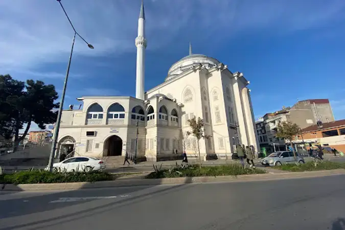 İstanbul Pendik Bademlik Gülbeden Hatun Cami kapak görseli