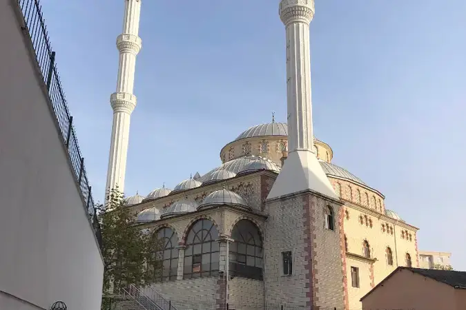 İstanbul Pendik Güllübağlar Mevlana Cami kapak görseli