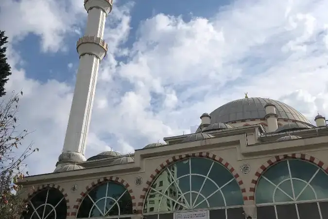 İstanbul Pendik Şehit Ömer Ay Erenler Cami kapak görseli