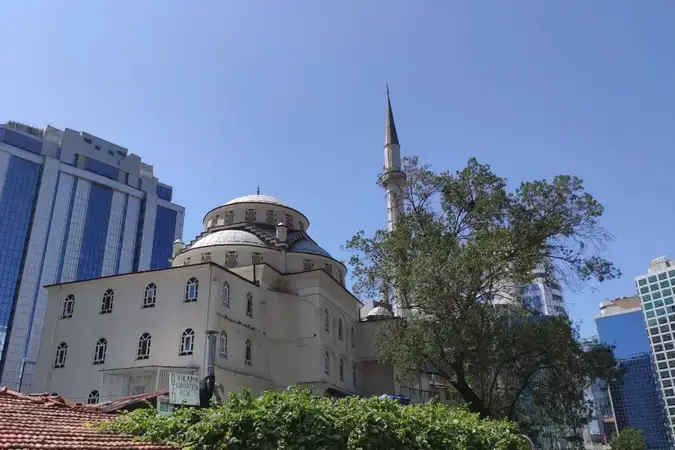 İstanbul Sarıyer Maslak Üçyol Cami kapak görseli