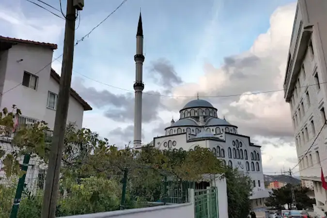 İstanbul Sarıyer Mekke Nur Cami kapak görseli