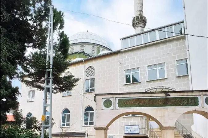 İstanbul Sarıyer Çayırbaşı Ptt Evleri Cami kapak görseli