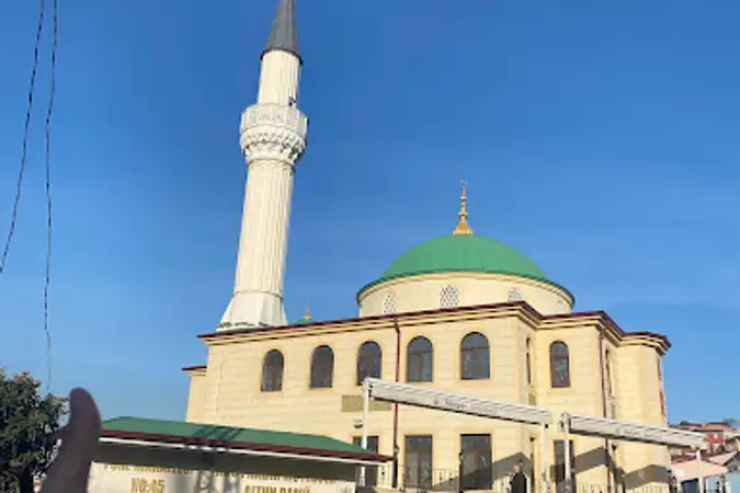 İstanbul Sarıyer Fatih Mahallesi Hacı Nadir Müyesser Altun Camii kapak görseli