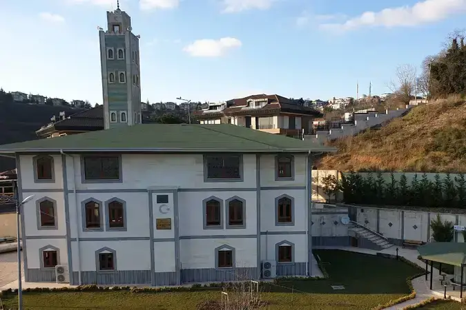 İstanbul Sarıyer Hz. Ebubekir Cami kapak görseli