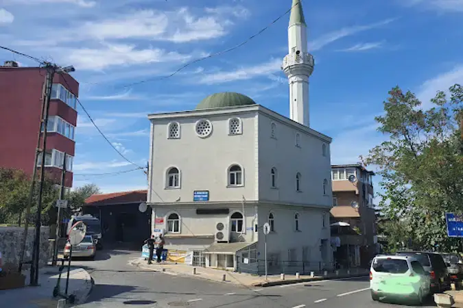İstanbul Sarıyer Rumeli Hisarüstü Merkez Cami kapak görseli