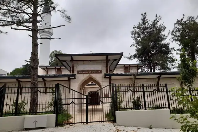 İstanbul Sarıyer Zekeriyaköy Emlak Konut Cami kapak görseli