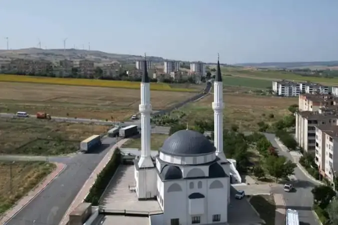 İstanbul Silivri Hacı Niyazi ve Hacı Muammer Albayrak Cami kapak görseli