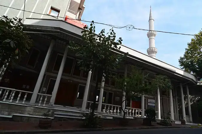 İstanbul Şişli Meşrutiyet Hamidiye Cami kapak görseli